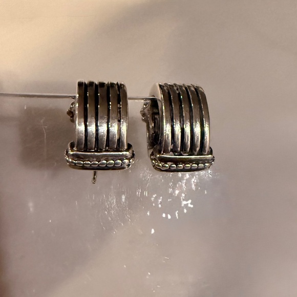 Authentic LAGOS Caviar Silver and 18K Gold Huggie Hoop Earring - Picture 8 of 9